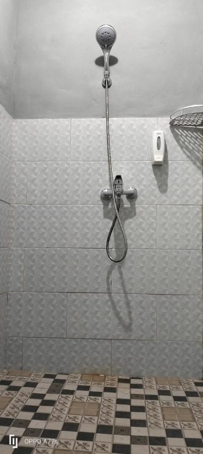 Tara Hostel Batununggul エクステリア 写真