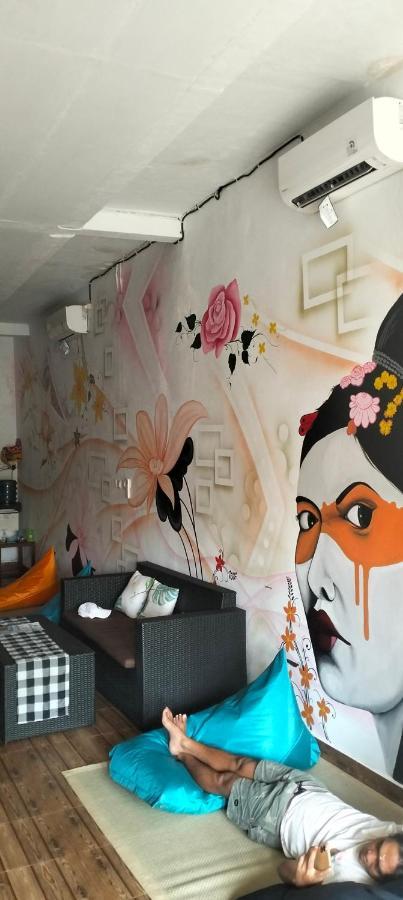 Tara Hostel Batununggul エクステリア 写真