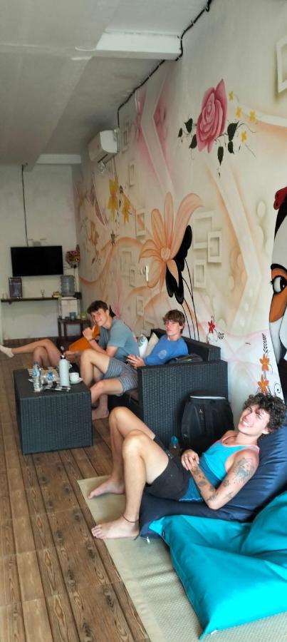 Tara Hostel Batununggul エクステリア 写真